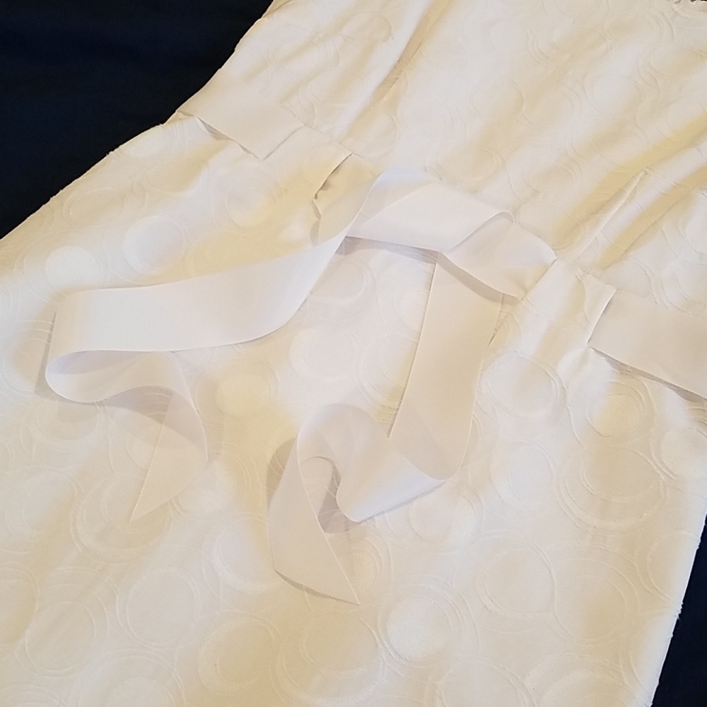 White dress - Picture 3 of 6